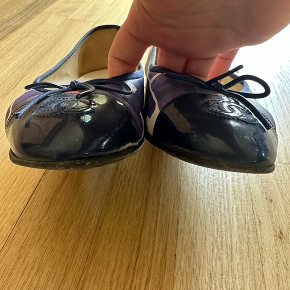 CHANEL Multicolor Abstract Printed Patent Leather CC Cap Toe Ballerina Flats - Picture 12 of 14